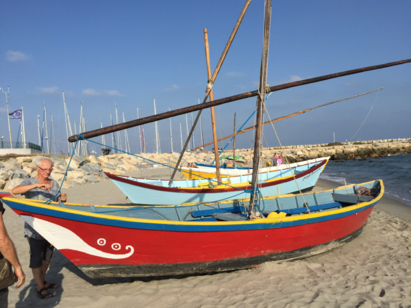 Les barques de pêche de Van Gogh aux Saintes Maries de la Mer