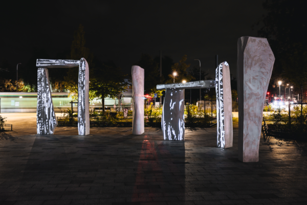 « Les Portes » de Roxane Gouguenheim / parole d’artiste et sculpture en ville