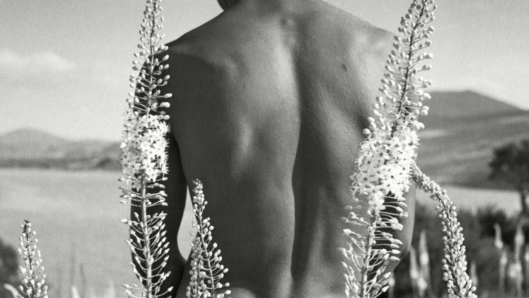 Herbert List, Nude with Desert Candle. Hammamet, Tunisia, 1933 © Herbert List / Magnum Photos.